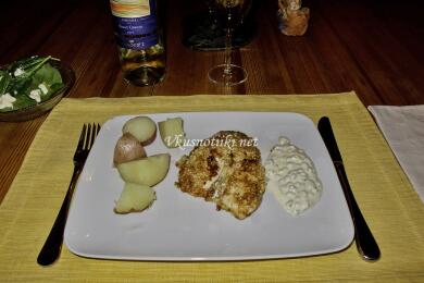 Бяла риба на скара с орехов сос