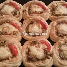 Банички с кайма - меча лапа