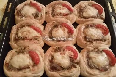 Банички с кайма - меча лапа