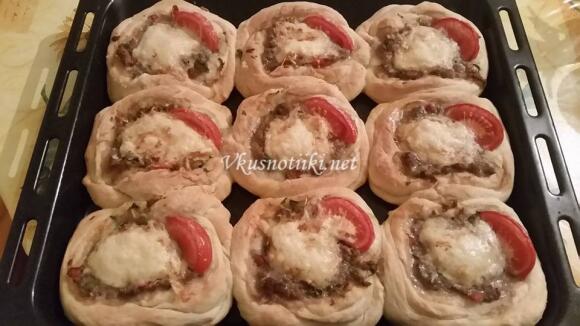 Банички с кайма - меча лапа