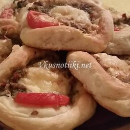 Банички с кайма - меча лапа