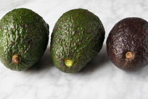 Как да проверим достатъчно узряло ли е авокадото ни?