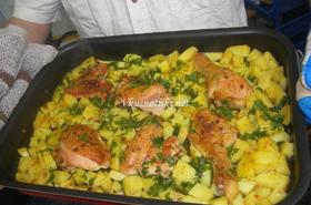 Пилешко месо с картофи