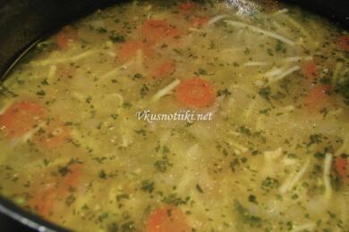 Вкусна пилешка супа