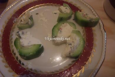 Пълнени краставици със сирене