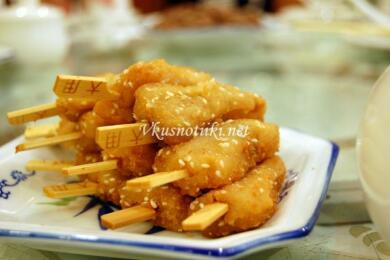 Пилешки пръчици със сос