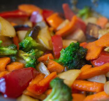 Сотиране на зеленчуци: Какво означава това и как се изпълнява?