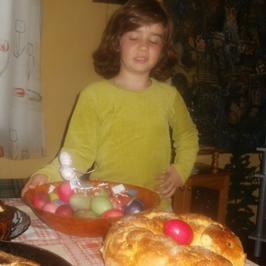 Козунак с локум, стафиди, портокалови и лимонени корички