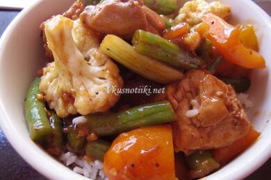 Пилешки гърди със зеленчуци