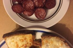 Сандвич с кашкавал и печен салам