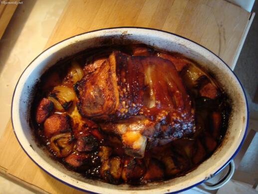 Свинско с кестени и дюли