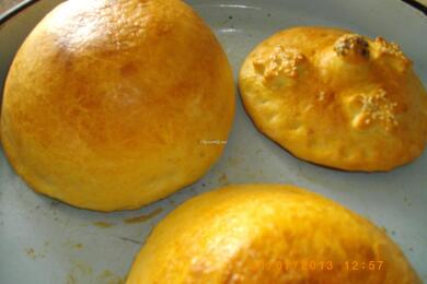 Тестени гювечета с чушки в доматен сос