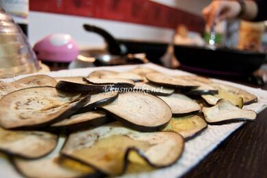 Мусака от сини домати