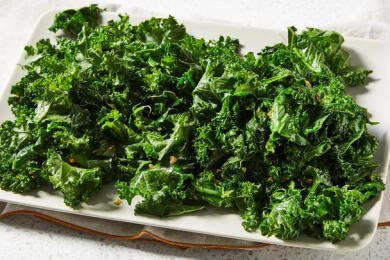 Лесно къдраво зеле (кейл) с чесън