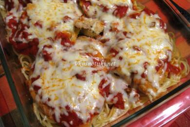 Панирана пилешка пържола с шунка, гъби и  кашкавал