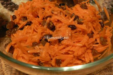 Салата от моркови, стафиди и портокал