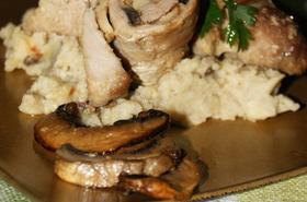 Свински руладини с гъби и пюре от кестени