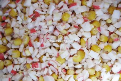 Салата с рулца от раци