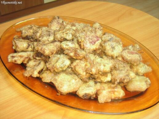 Панирани рулца от печени пиперки и сирене