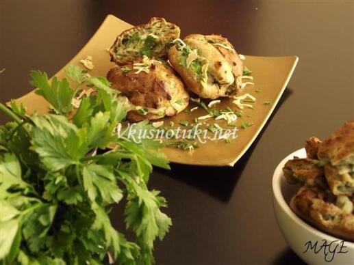 Еклери с коприва и сушен лук и пълнеж със скаморца