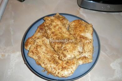 Панирана пилешка пържола с шунка, гъби и  кашкавал