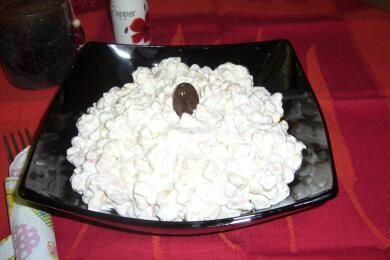 Салата от рибни ролца от раци