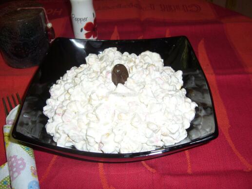 Салата от рибни ролца от раци