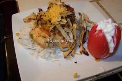 Пилешко филе с пикантен сос