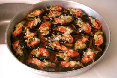 Печен син домат