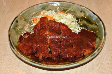 Свински котлети  със сос