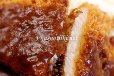 Свински котлети  със сос