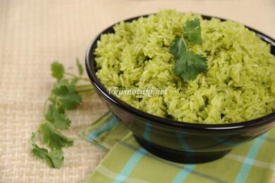 Зелен лук и ориз на фурна