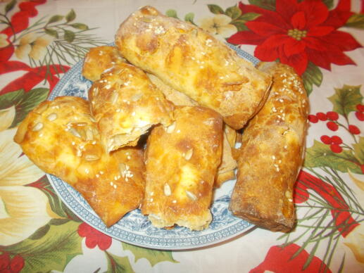 Банички със слънчогледови семена и сусам