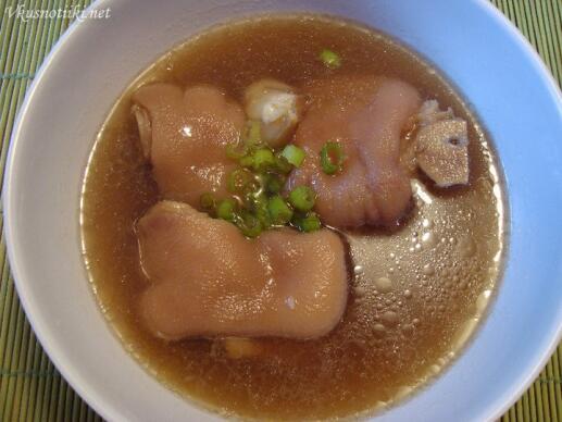 Пача от свински крака, уши и опашка