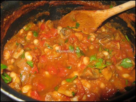 Гъби с доматен сос