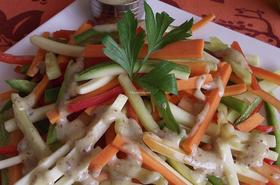 Шарена салата с дресинг от горчица