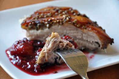 Задушено свинско месо със сини сливи