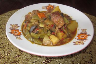 Свинско месо със зеленчуци