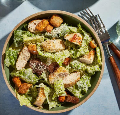 Салата Цезар с пилешко месо