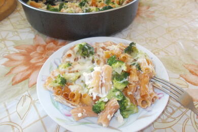 Макарони с броколи и сметана