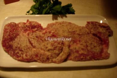 Сочни пържоли със сос