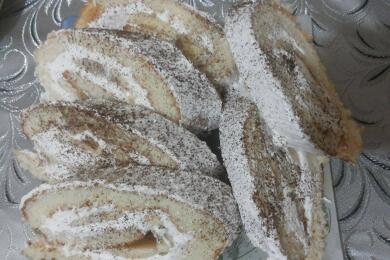 Руло с крем и сини сливи