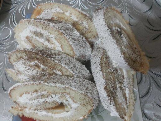 Руло с крем и сини сливи