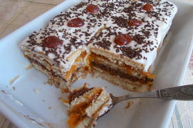 Бисквитена торта с моркови