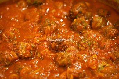 Пържени кюфтета с доматен сос