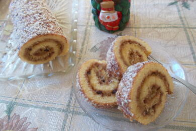 Руло с ябълки ,орехи и канела