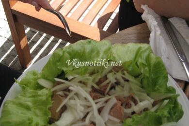 Зелена салата с риба тон