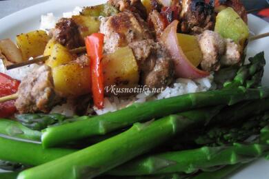 Пилешко с ананас