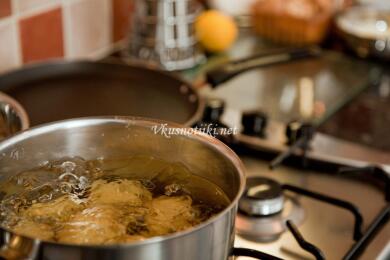 Варени картофи с масло