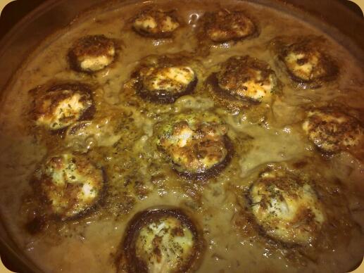 Фаршировани печурки в сметанов сос